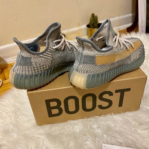 Yeezy Boost - Picture 3 of 11